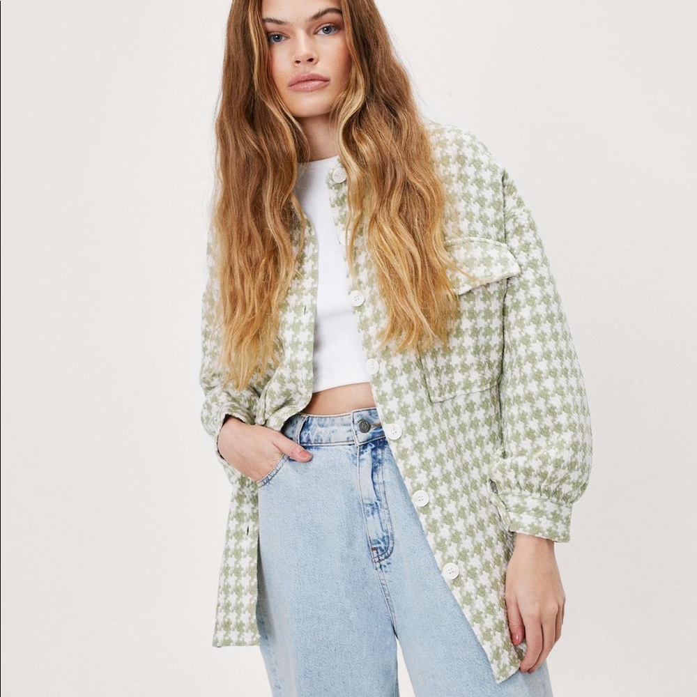 Long Sleeve Houndstooth Print Shirt Jacket
SIZE MEDIUM